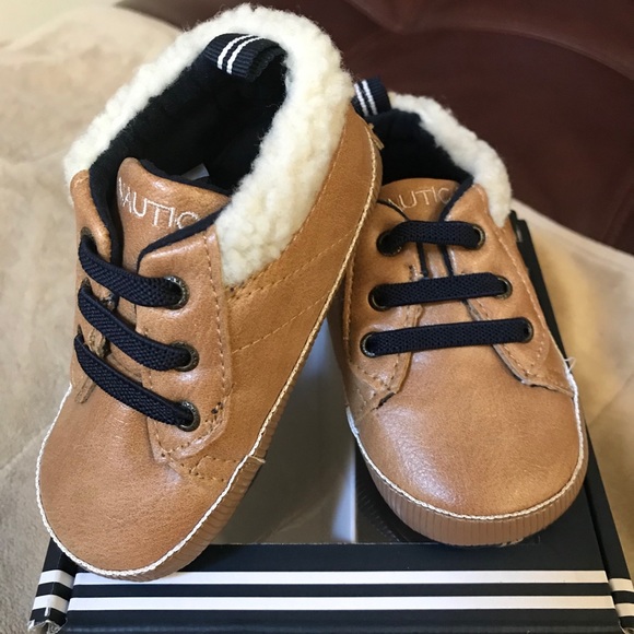 Nautica tiny boot crib shoe size 4 ( 9-12 months) - Picture 2 of 12